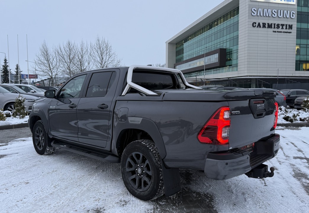 Toyota Hilux Double Cab Invincible (5)