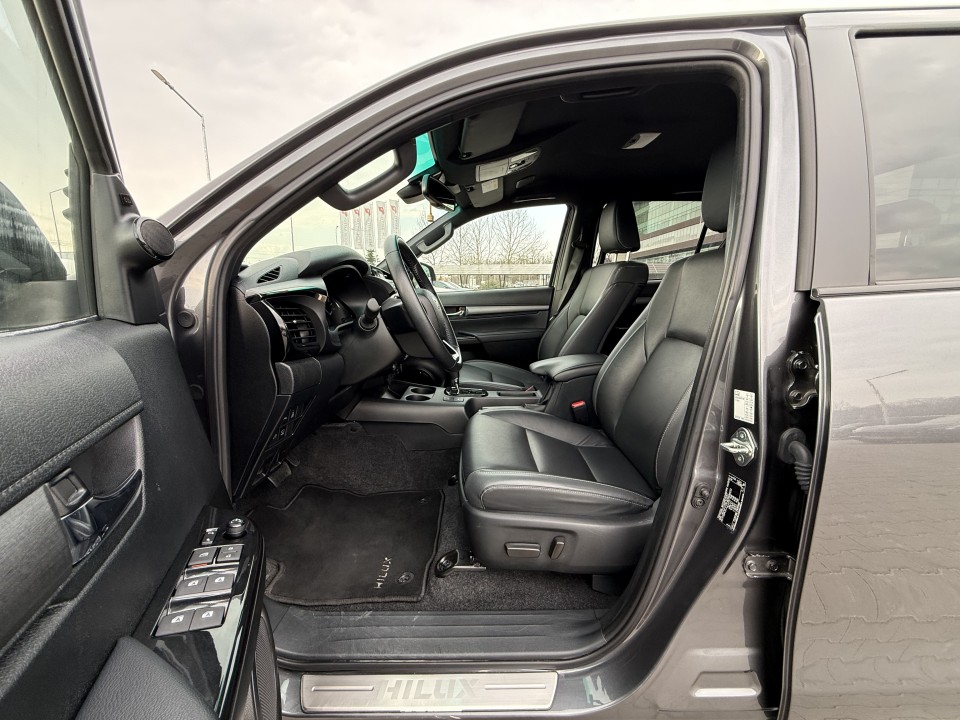 Toyota Hilux Double Cab Invincible - foto 9