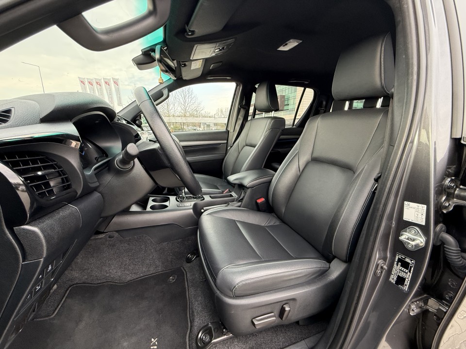 Toyota Hilux Double Cab Invincible - foto 10