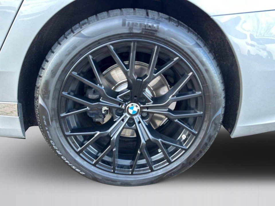BMW Seria 7 xDrive740d - foto 13