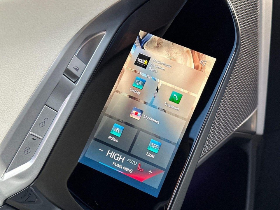 BMW Seria 7 xDrive740d - foto 11