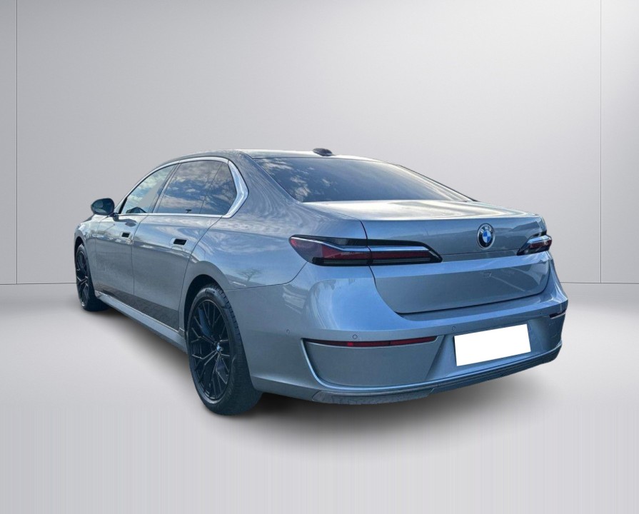 BMW Seria 7 xDrive740d (2)