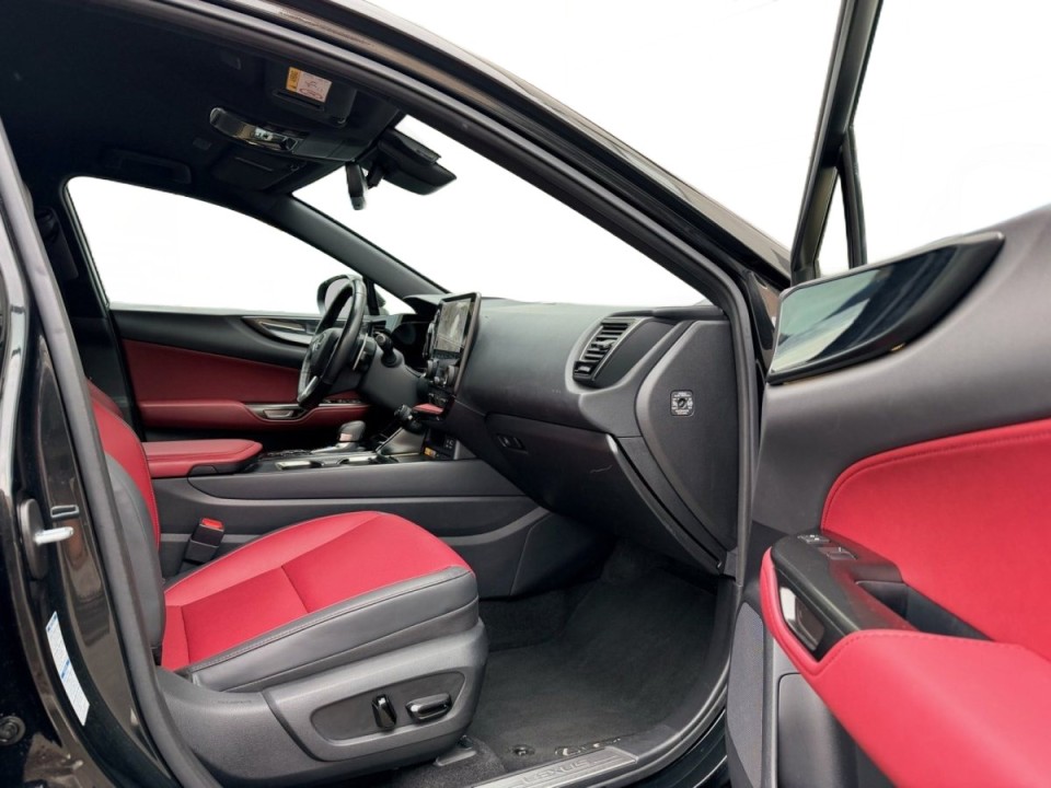 Lexus Seria NX 450h+ - foto 8