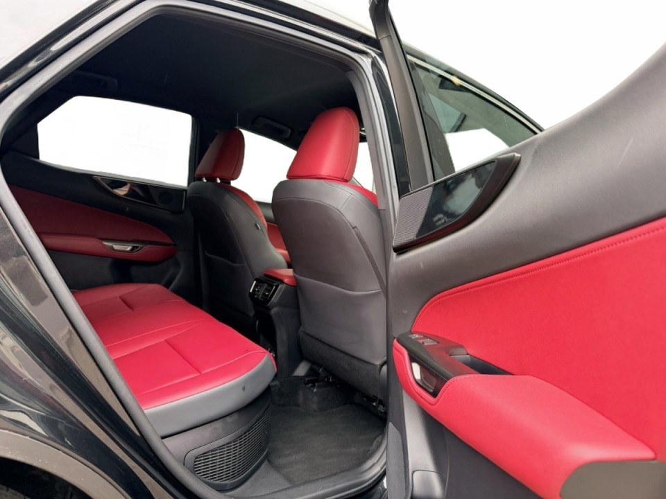 Lexus Seria NX 450h+ - foto 11