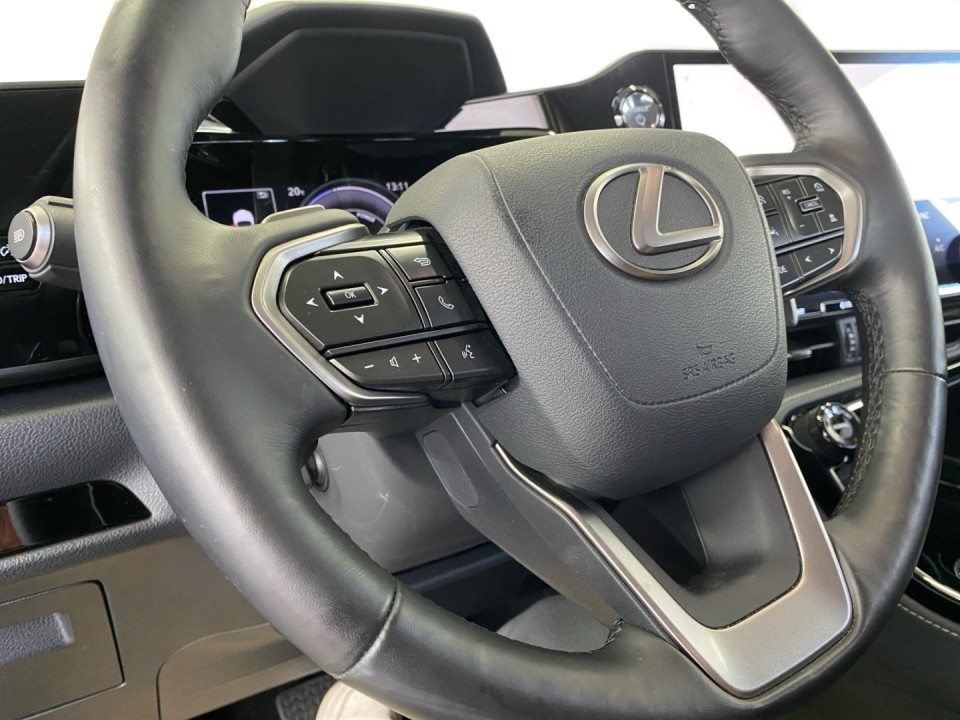 Lexus Seria NX 450h+ - foto 11