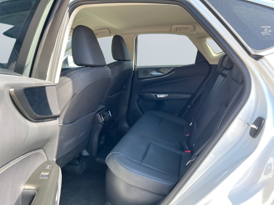 Lexus Seria NX 450h+ - foto 19