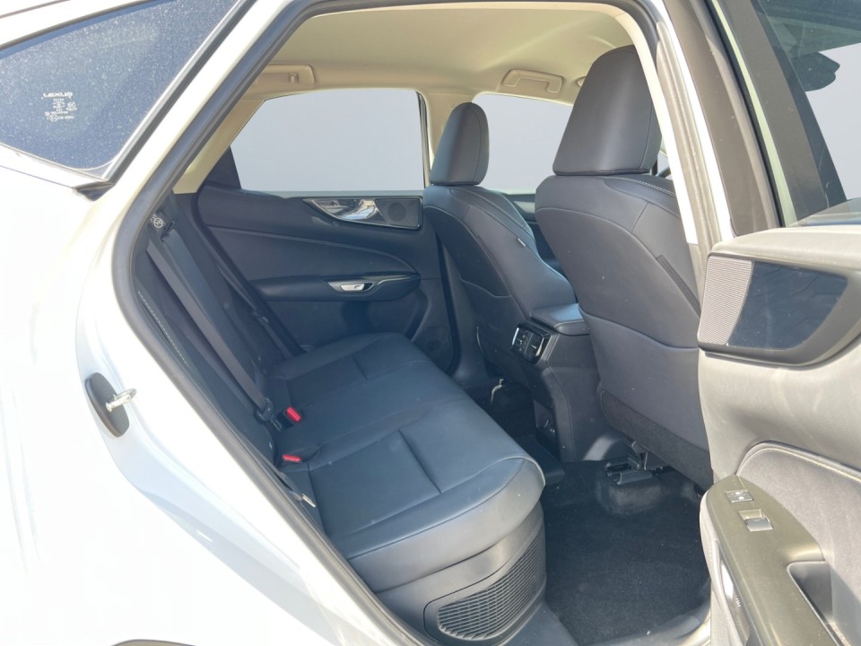 Lexus Seria NX 450h+ - foto 18