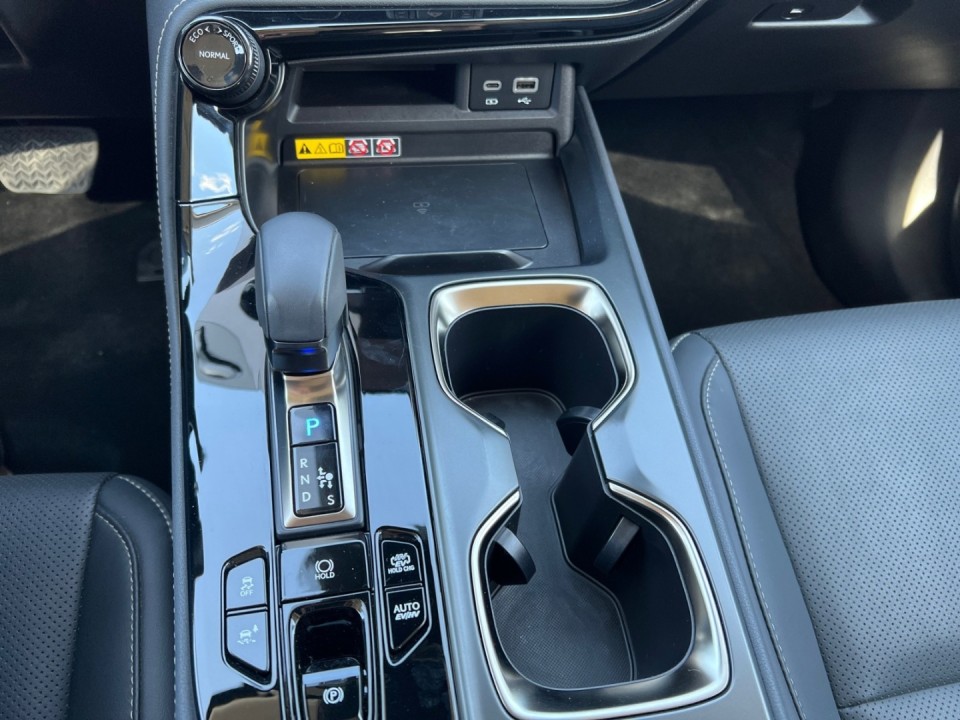 Lexus Seria NX 450h+ - foto 14