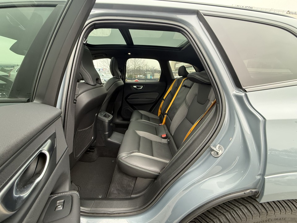 Volvo XC 60 T8 Recharge AWD Polestar Engineered - foto 12