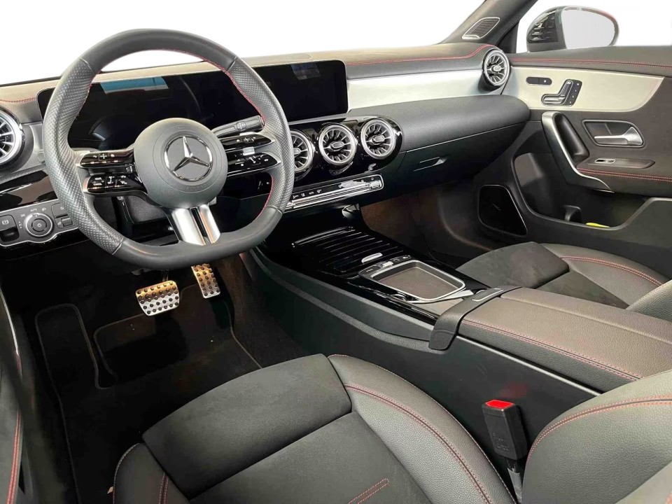 Mercedes-Benz CLA 220 4MATIC AMG - foto 6