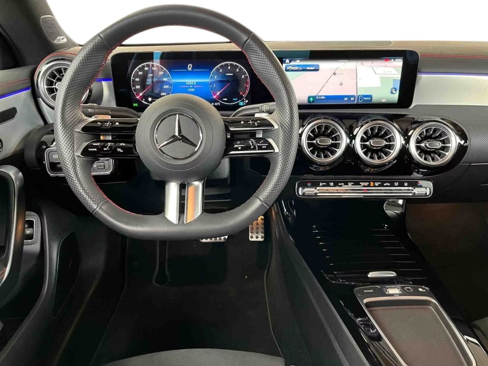 Mercedes-Benz CLA 220 4MATIC AMG (5)