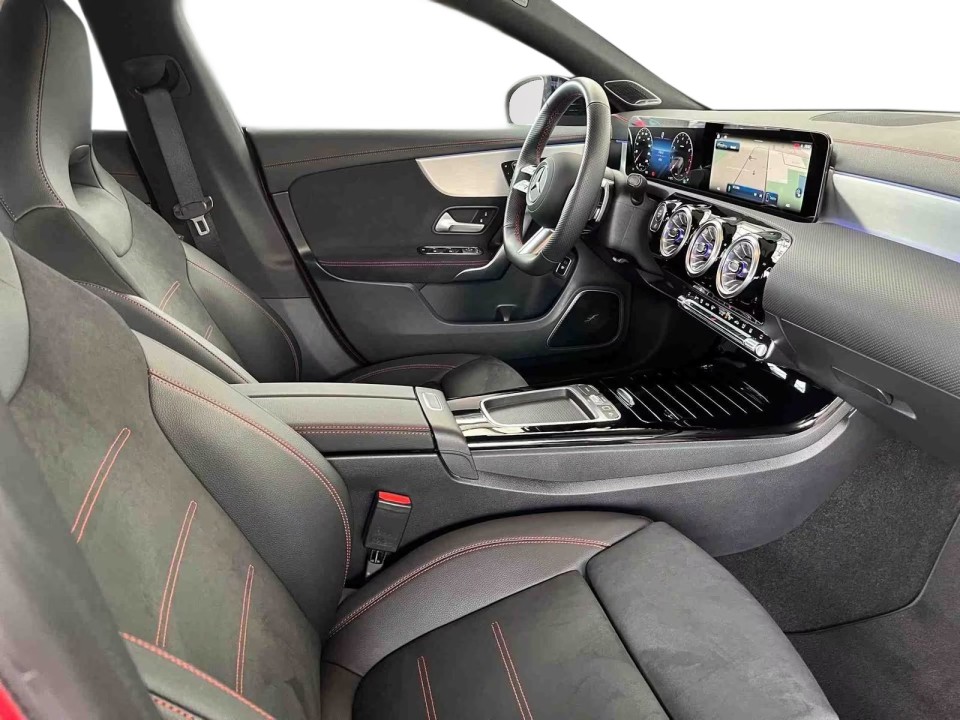 Mercedes-Benz CLA 220 4MATIC AMG - foto 7