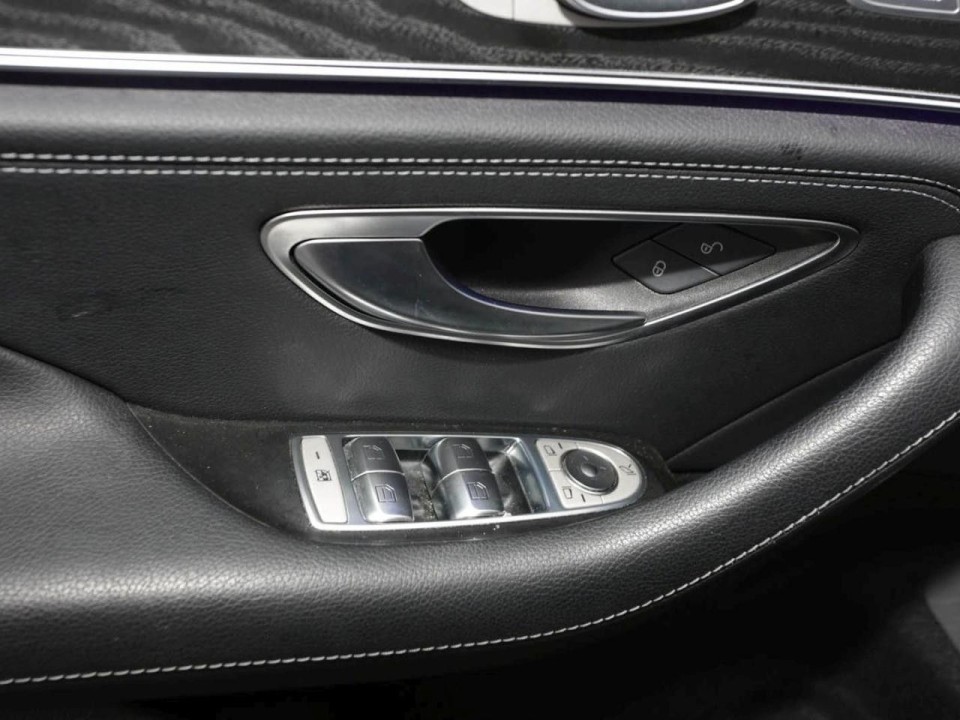 Mercedes-Benz CLS 300d 4MATIC AMG Line - foto 25