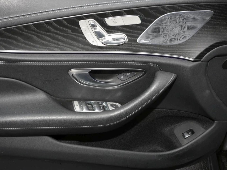 Mercedes-Benz CLS 300d 4MATIC AMG Line - foto 24