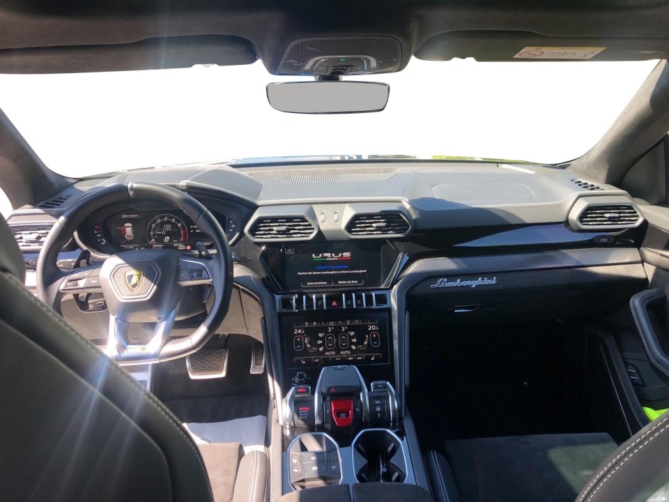 Lamborghini URUS - foto 13