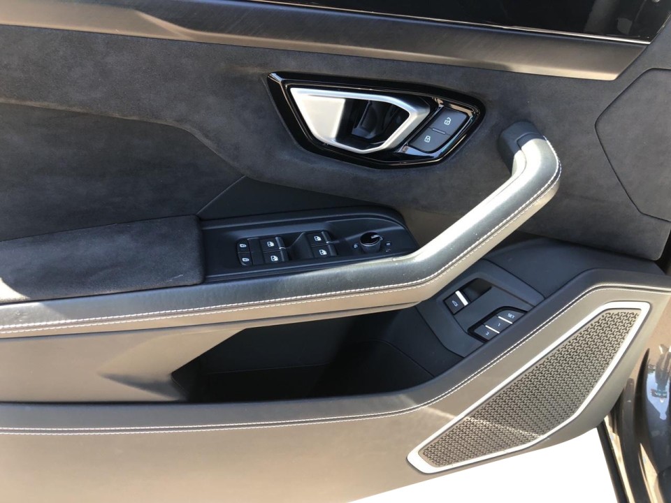 Lamborghini URUS - foto 17