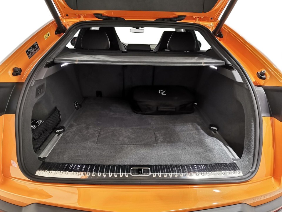 Lamborghini URUS - foto 26