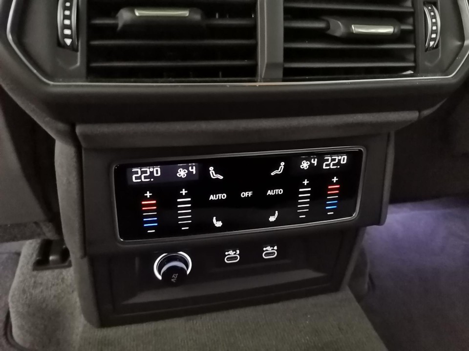 Lamborghini URUS - foto 17