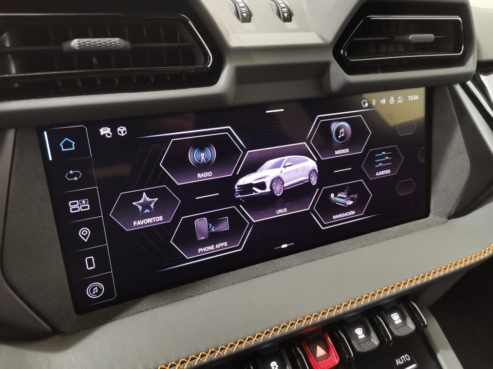 Lamborghini URUS - foto 18