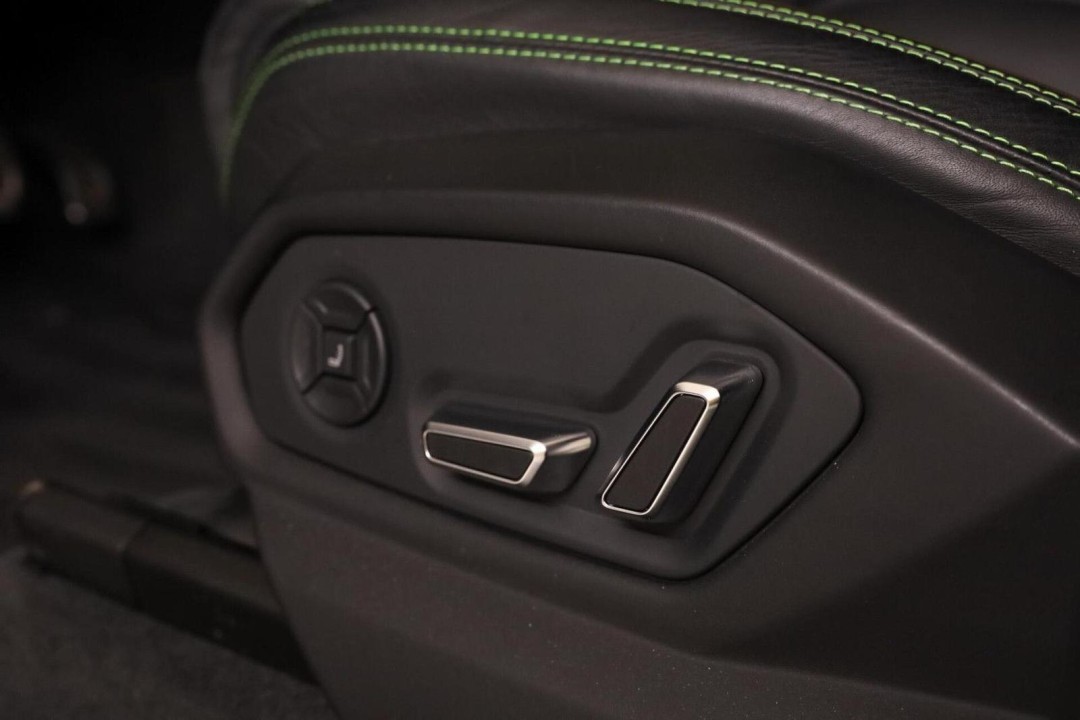 Lamborghini URUS - foto 28