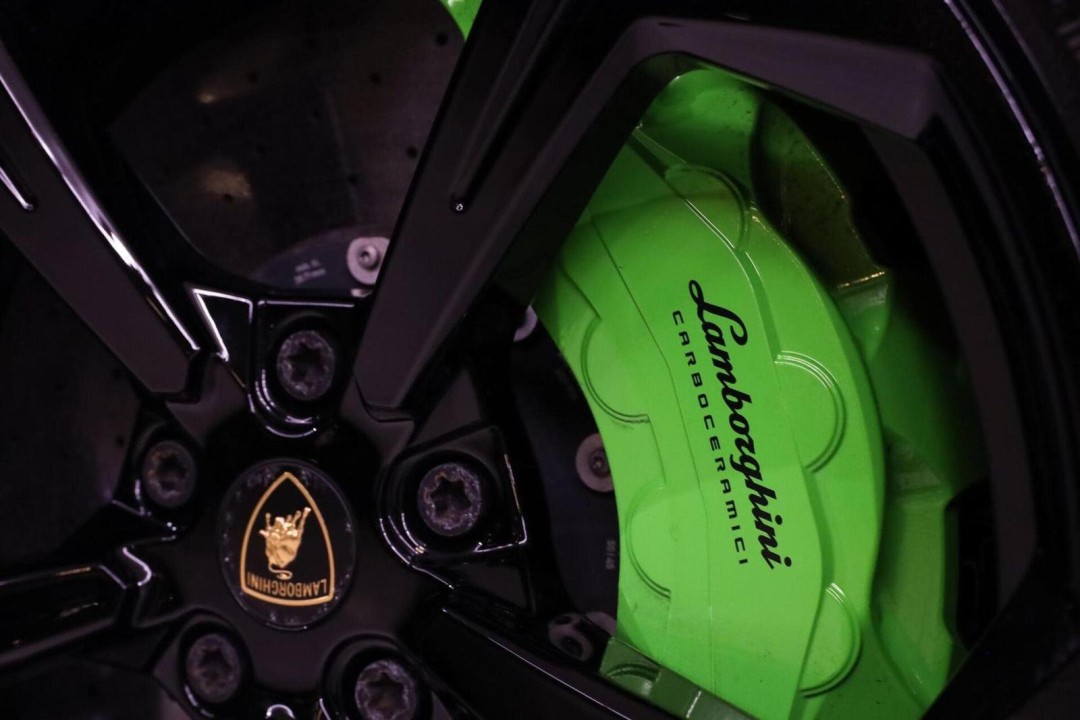 Lamborghini URUS - foto 18