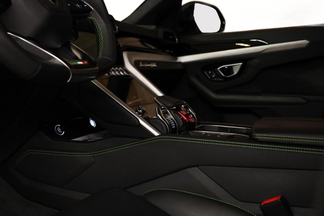 Lamborghini URUS - foto 37