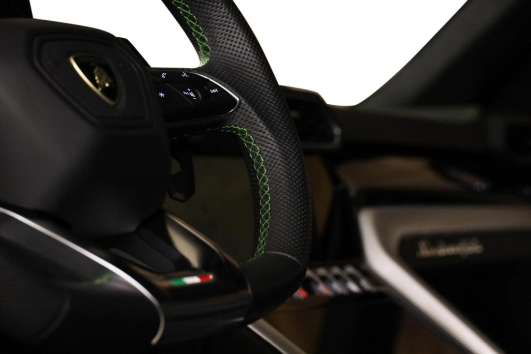 Lamborghini URUS - foto 38