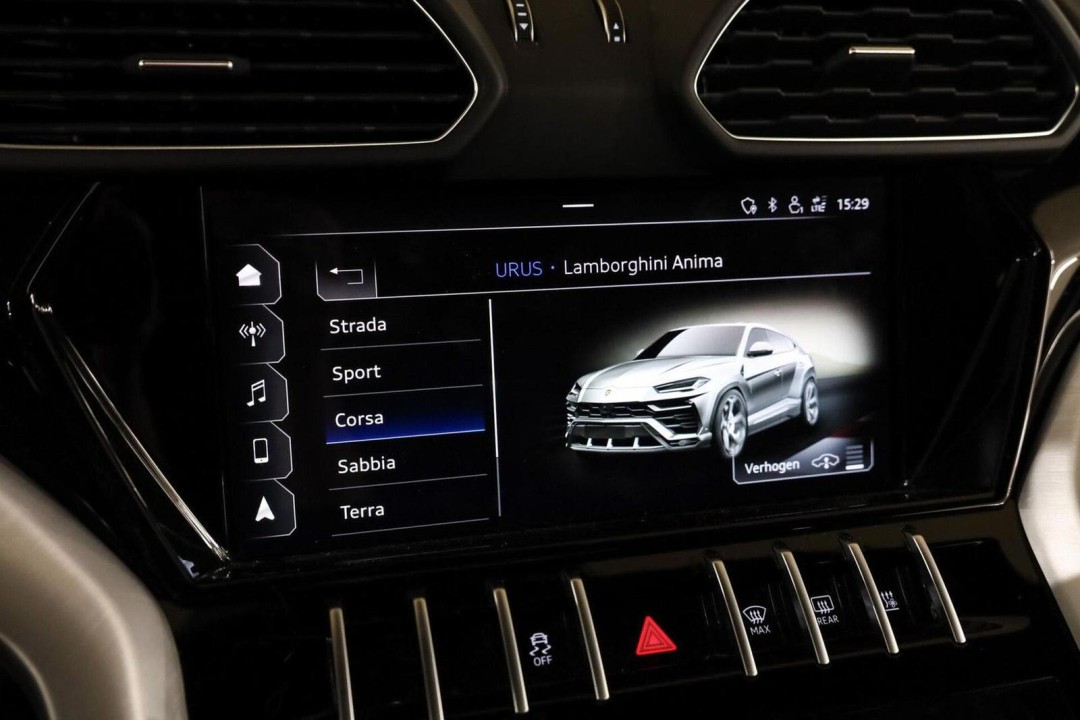 Lamborghini URUS - foto 25