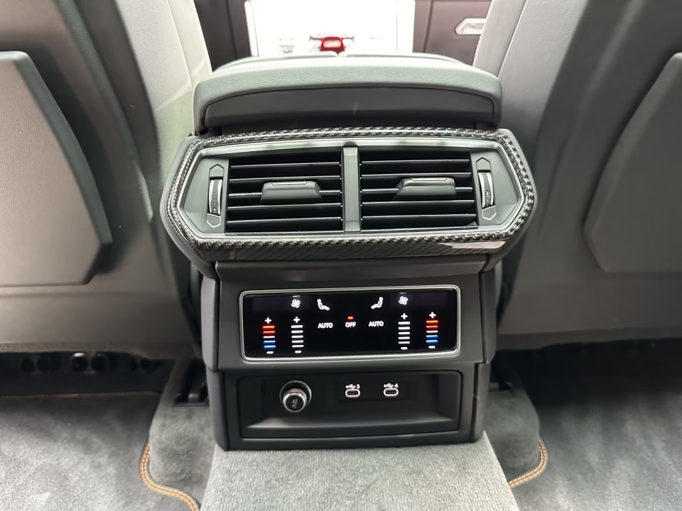 Lamborghini URUS - foto 29