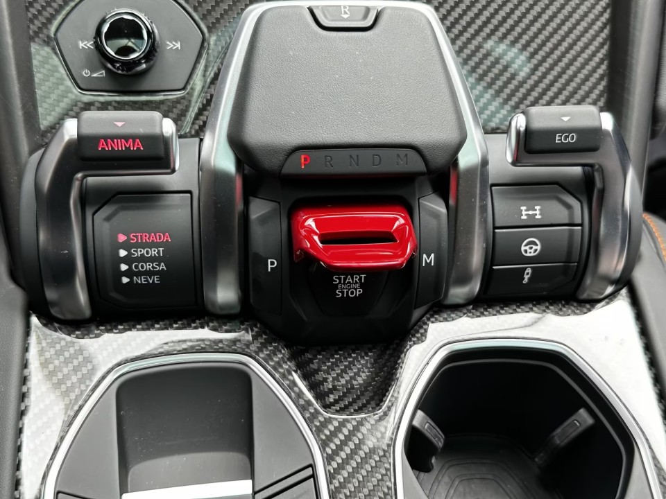 Lamborghini URUS - foto 18