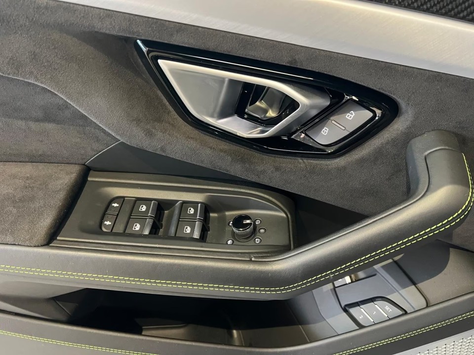 Lamborghini URUS - foto 24