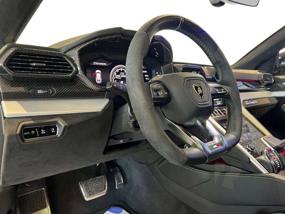 Lamborghini URUS - foto 12
