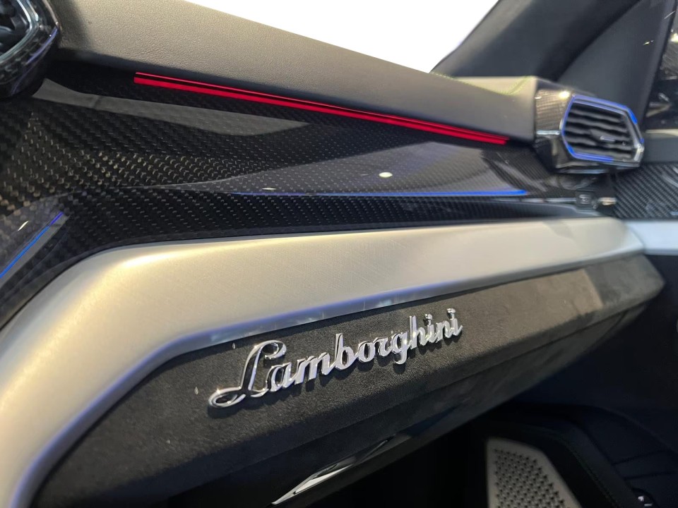 Lamborghini URUS - foto 21