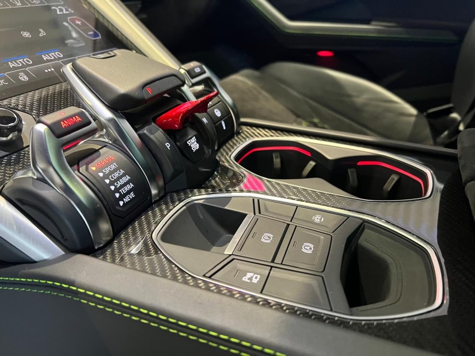 Lamborghini URUS - foto 18