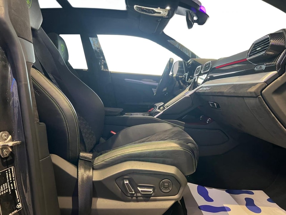 Lamborghini URUS - foto 16