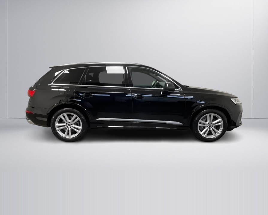 Audi Q7 55TFSI quattro S-Line (2)