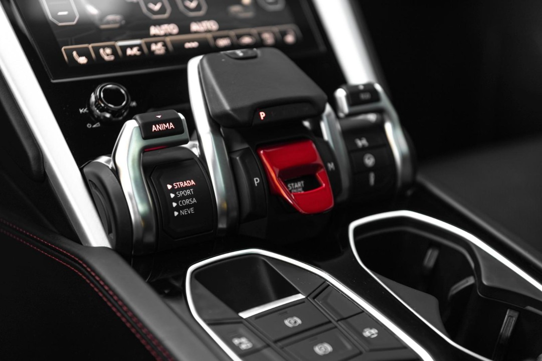 Lamborghini Urus - foto 16