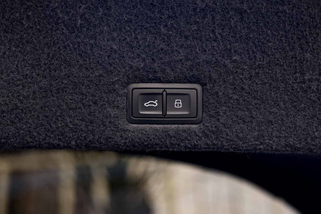 Lamborghini URUS - foto 31