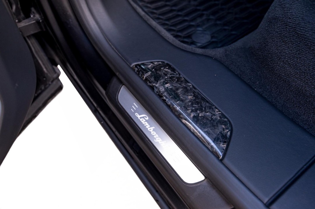 Lamborghini URUS - foto 36