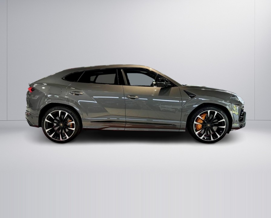 Lamborghini URUS (2)