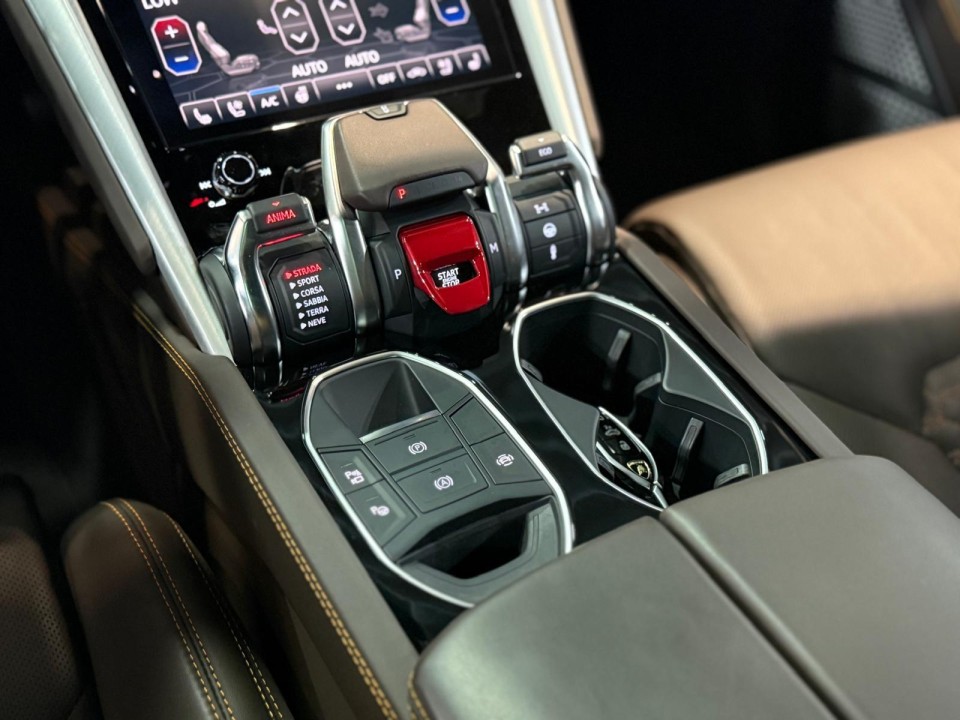 Lamborghini URUS - foto 15