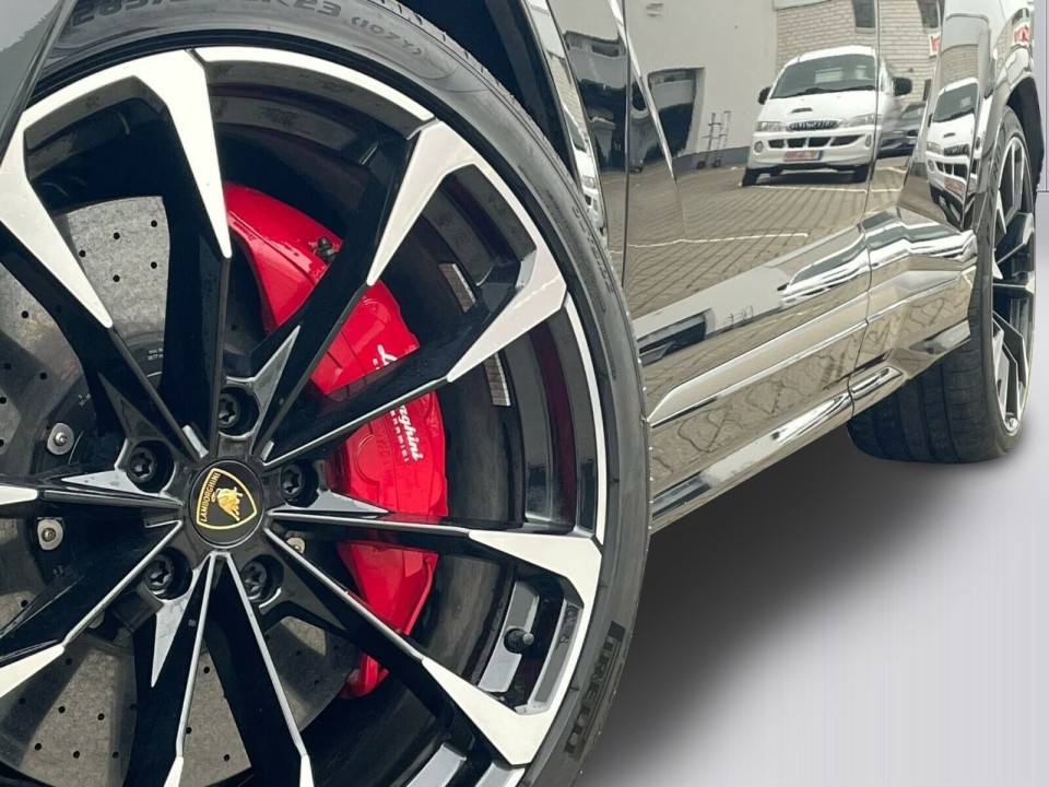 Lamborghini Urus - foto 29