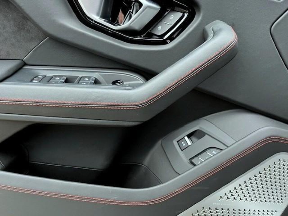 Lamborghini Urus - foto 25