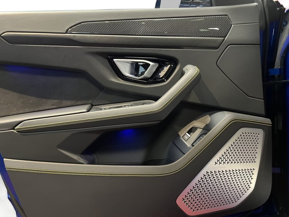 Lamborghini URUS - foto 28