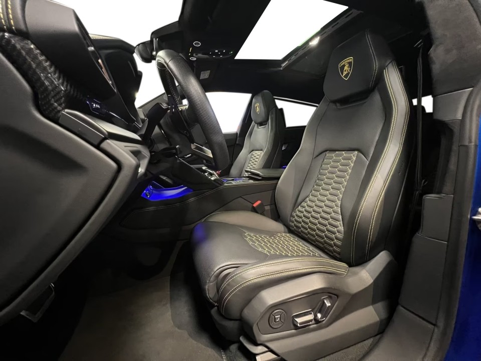 Lamborghini URUS - foto 12