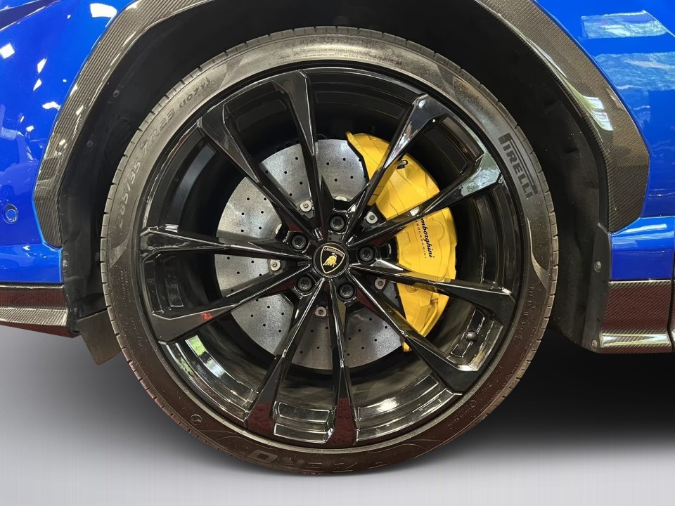 Lamborghini URUS - foto 39