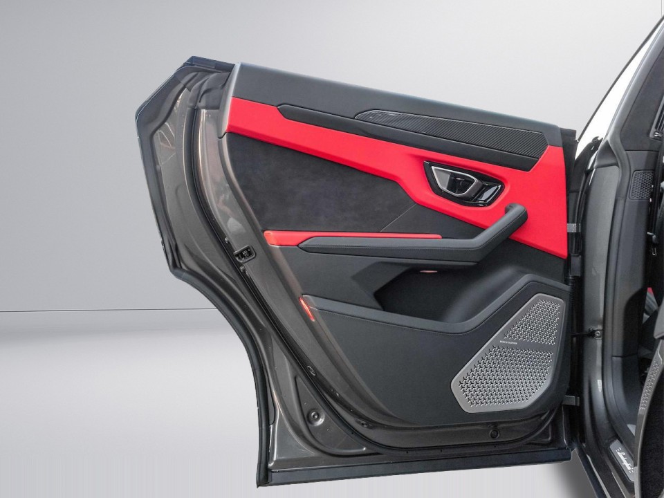 Lamborghini URUS - foto 25