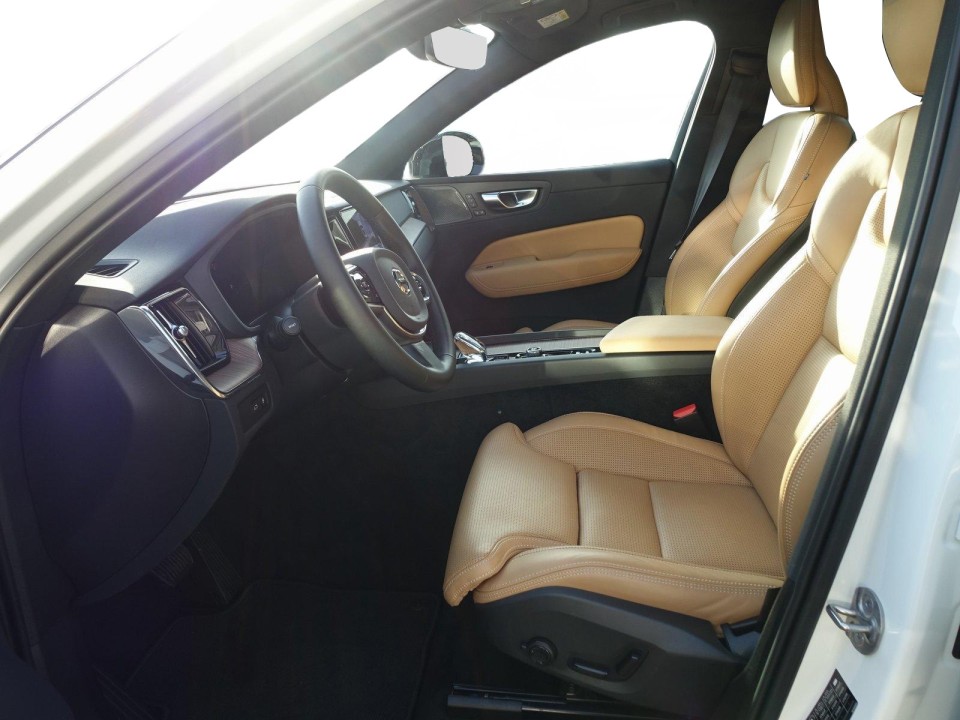 Volvo XC 60 T6 Plus Dark - foto 9