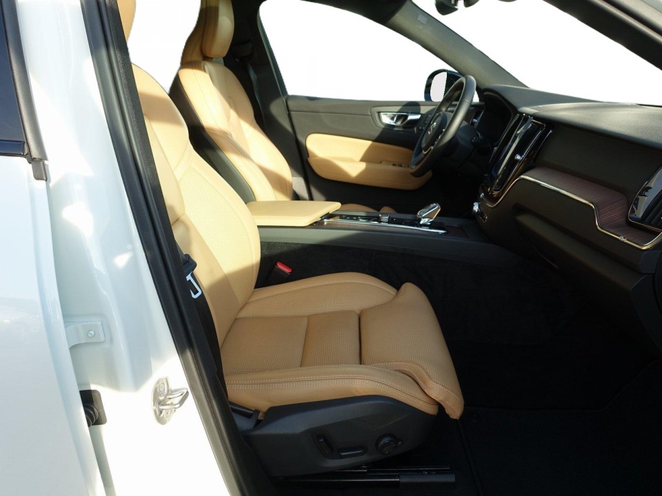 Volvo XC 60 T6 Plus Dark - foto 12