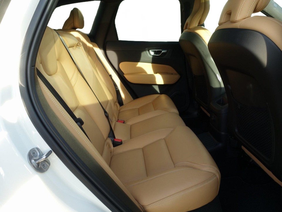 Volvo XC 60 T6 Plus Dark - foto 11